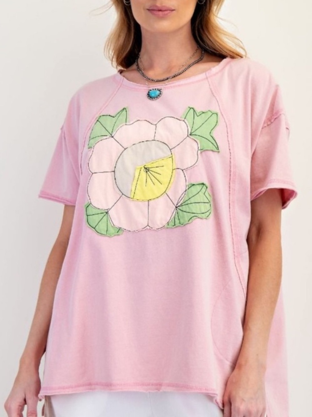 EUC🌸Easel Pink Floral Appliqué
Short Sleeve Top Small Oversized